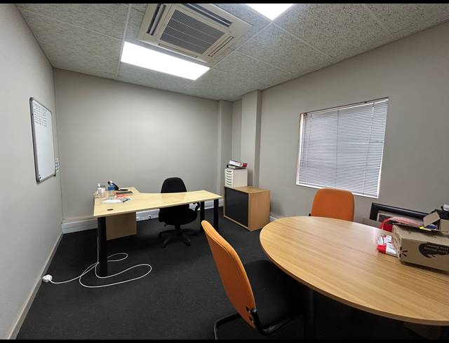 1,600M² WAREHOUSE TO LET IN SPARTAN